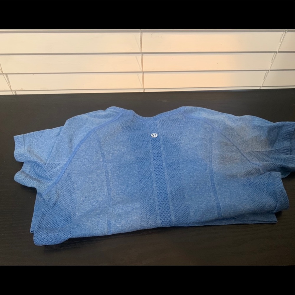 Lululemon short sleeve shirt